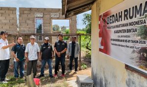 Ketua PWI Kepri meninjau rumah yang di bedaholeh PWI Bintan